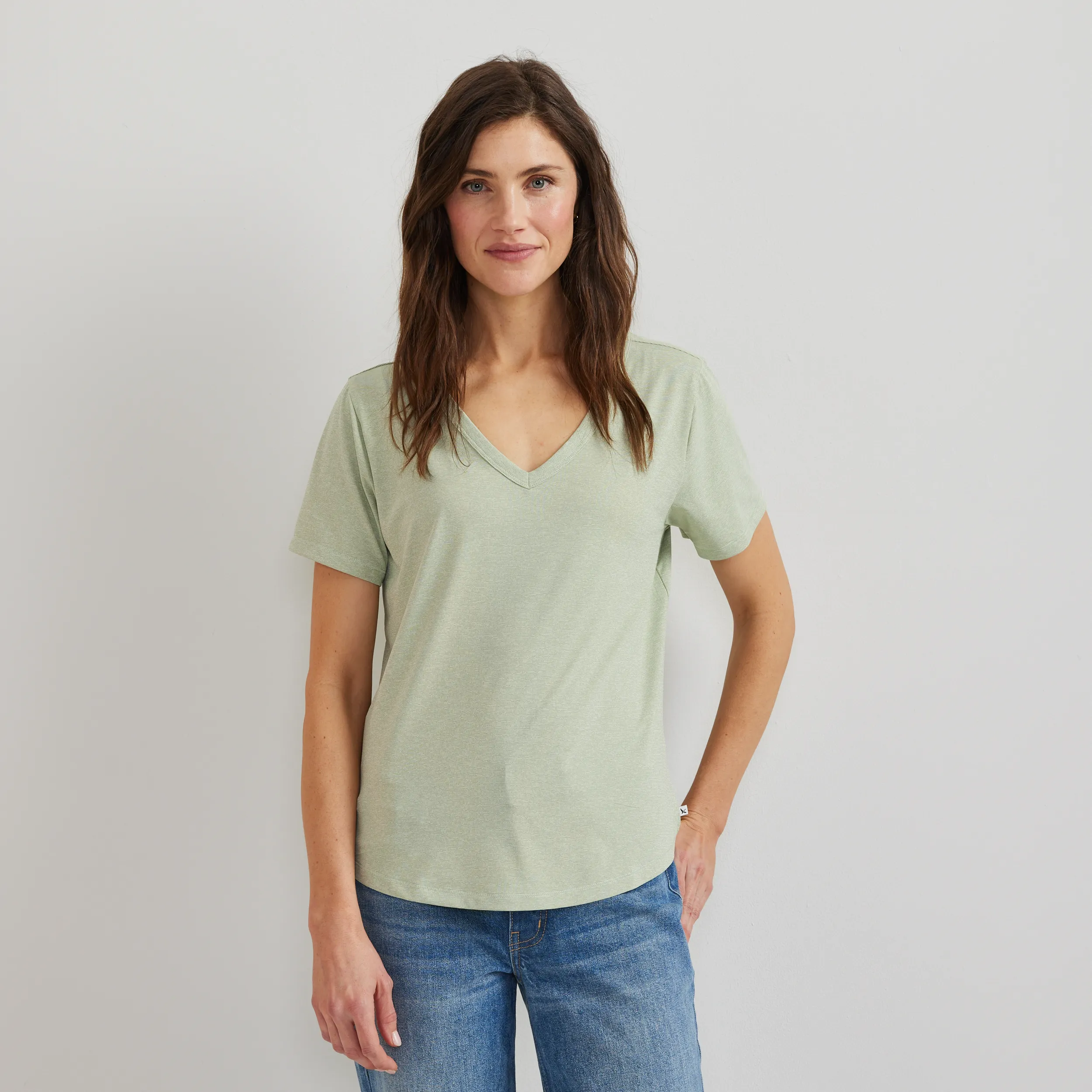 Joy368 Kaos Hiking Wanita V-Neck Trek Light warna Pale Blue untuk outdoor