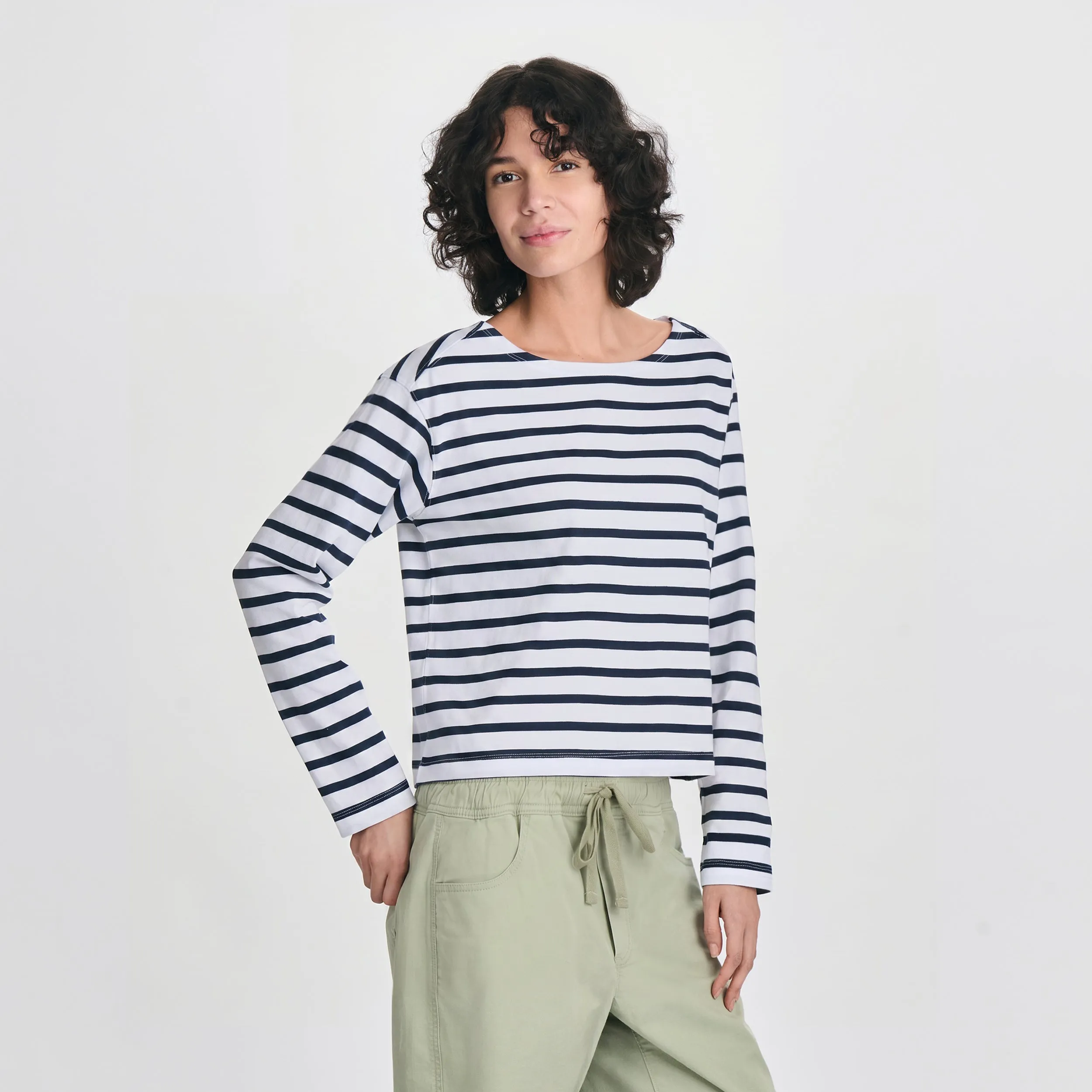 Women's Sailor Bateau Neck T-Shirt Joy368 tampak depan dengan gaya kasual